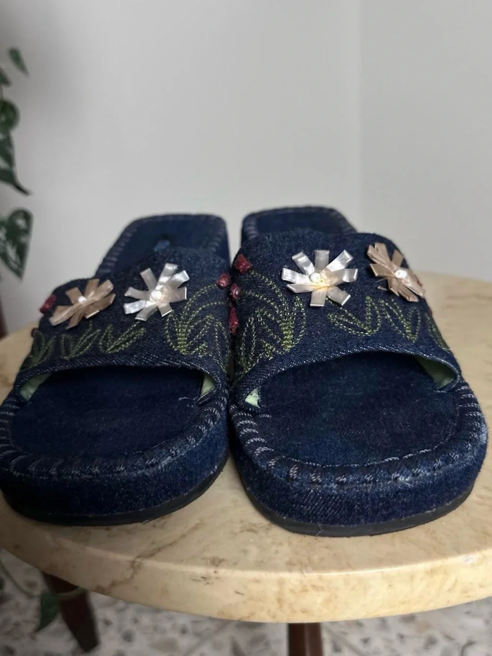 Nicole Miller navy denim wedge sandals with embroidered floral design Size 8.5